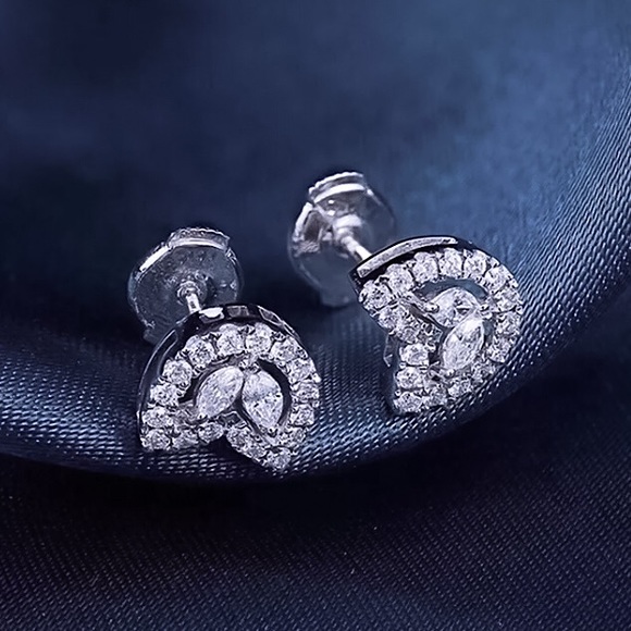 🔵𝟲𝟱%𝗢𝗙𝗙 𝗯𝘂𝗻𝗱𝗹𝗲𝘀 𝟯+🔵 NEW CZ Floral Silver Stud Earrings Earrings - Picture 7 of 10